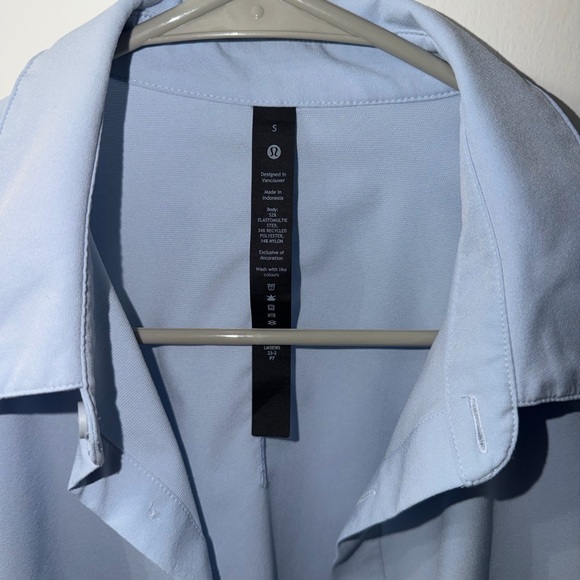 Lululemon New Venture Classic Starch Blue Dress Shirt Small - Picture 3 of 4